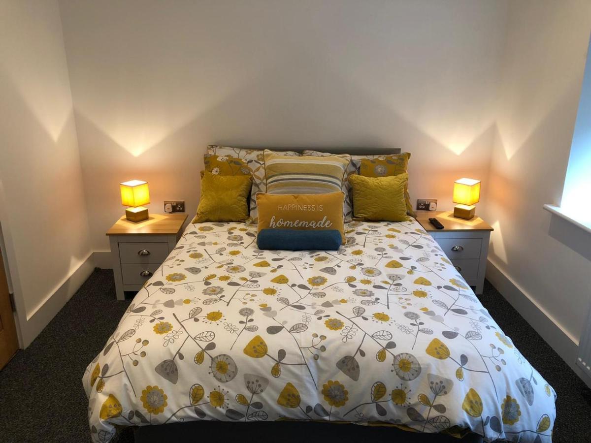 Marine Villa Hotel & Suites - Close To Beach, Train Station & Southend Airport Luaran gambar