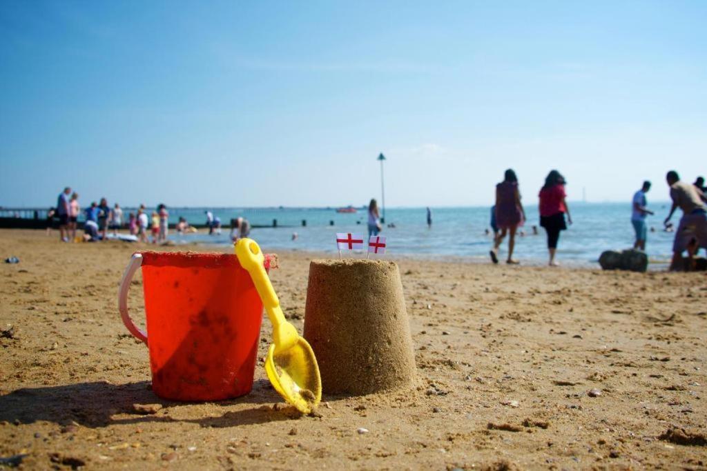Marine Villa Hotel & Suites - Close To Beach, Train Station & Southend Airport Luaran gambar