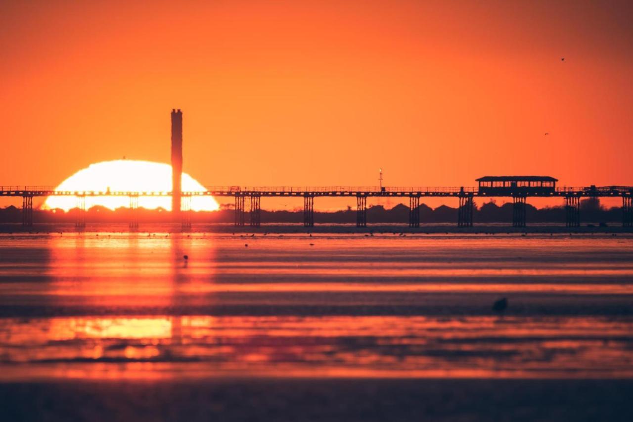 Marine Villa Hotel & Suites - Close To Beach, Train Station & Southend Airport Luaran gambar