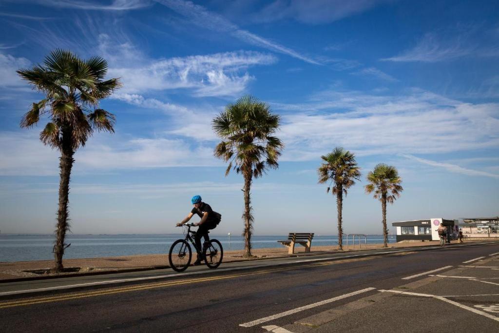 Marine Villa Hotel & Suites - Close To Beach, Train Station & Southend Airport Luaran gambar