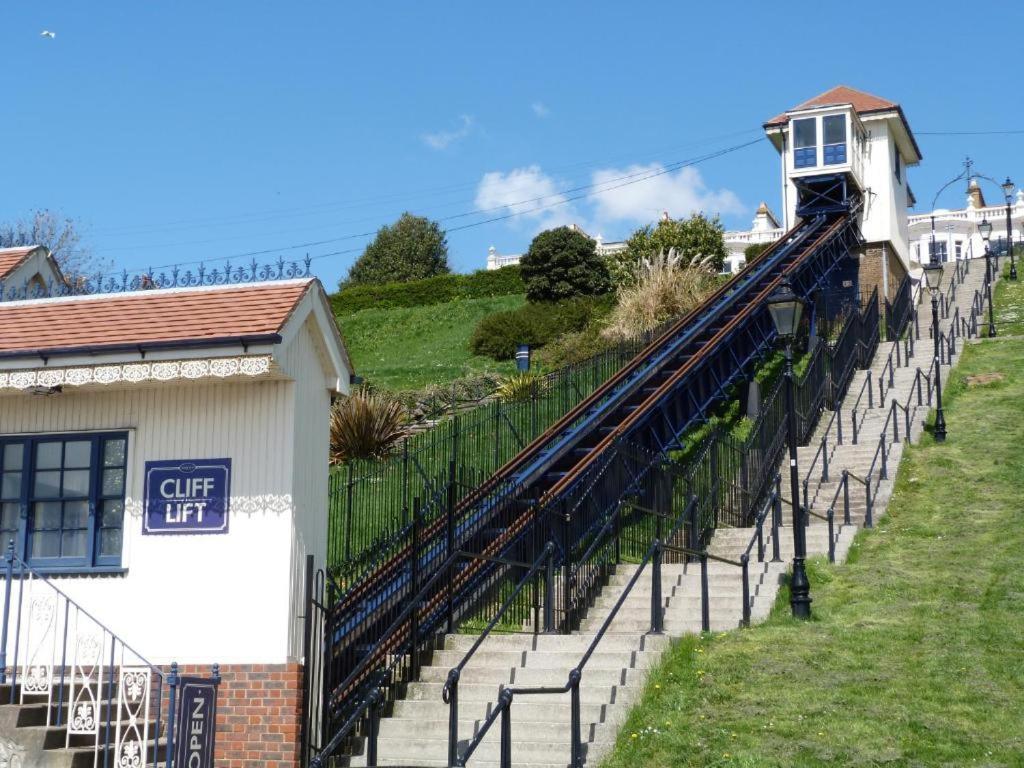 Marine Villa Hotel & Suites - Close To Beach, Train Station & Southend Airport Luaran gambar