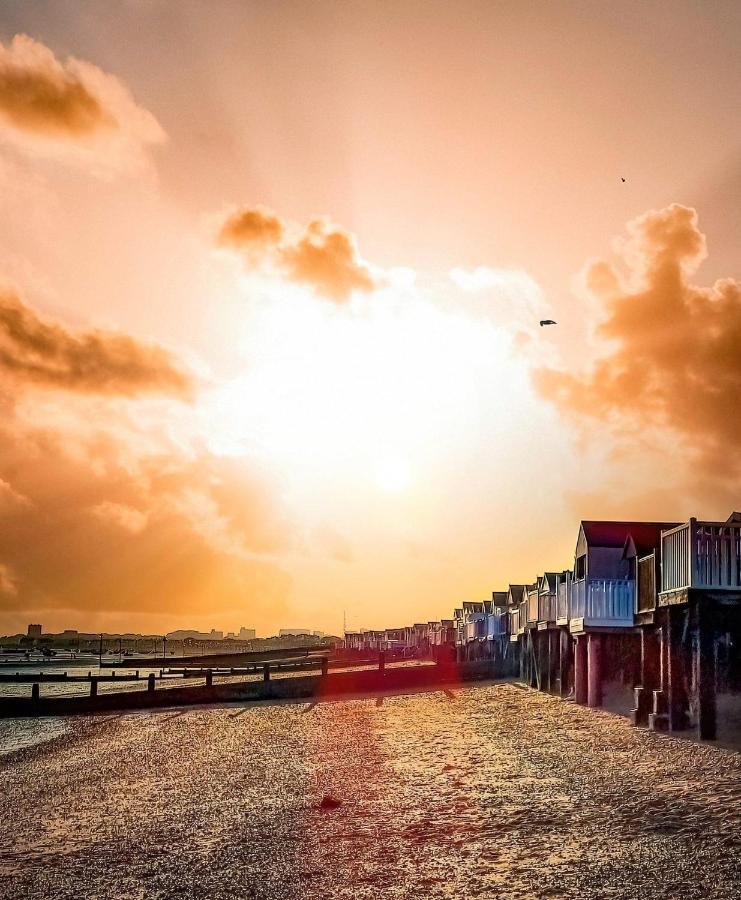 Marine Villa Hotel & Suites - Close To Beach, Train Station & Southend Airport Luaran gambar